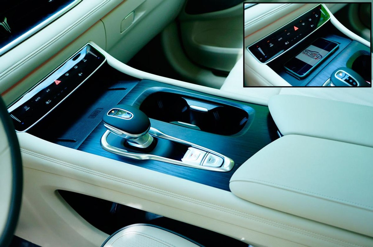 新岚图梦想家试驾白色款,2024款新岚图梦想家实际油耗测评