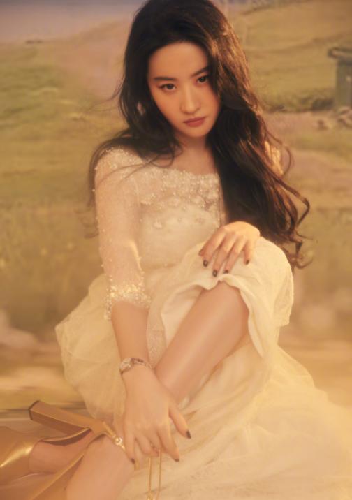 壕!刘亦菲送同事4片千元面膜、每人一个LV,本人:他们都很高兴