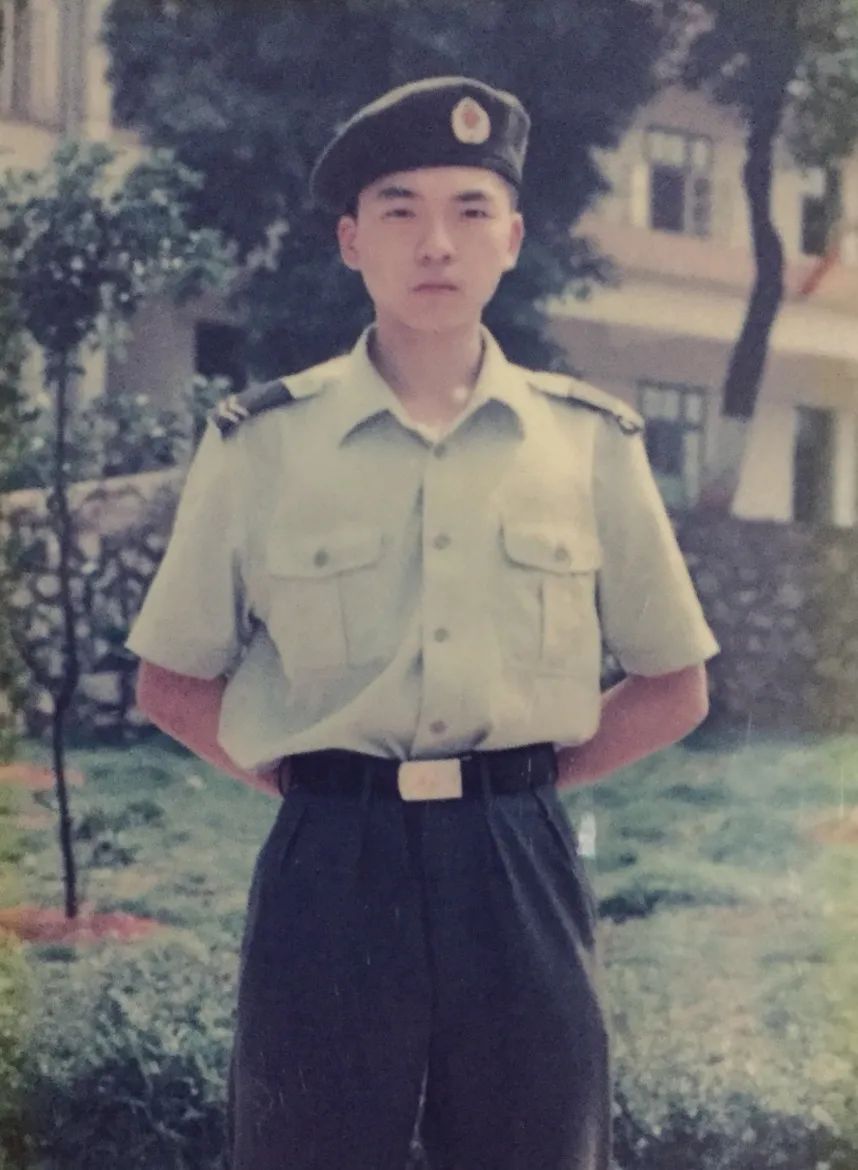 飒爽英姿军装,看看自己穿上军装的飒爽英姿