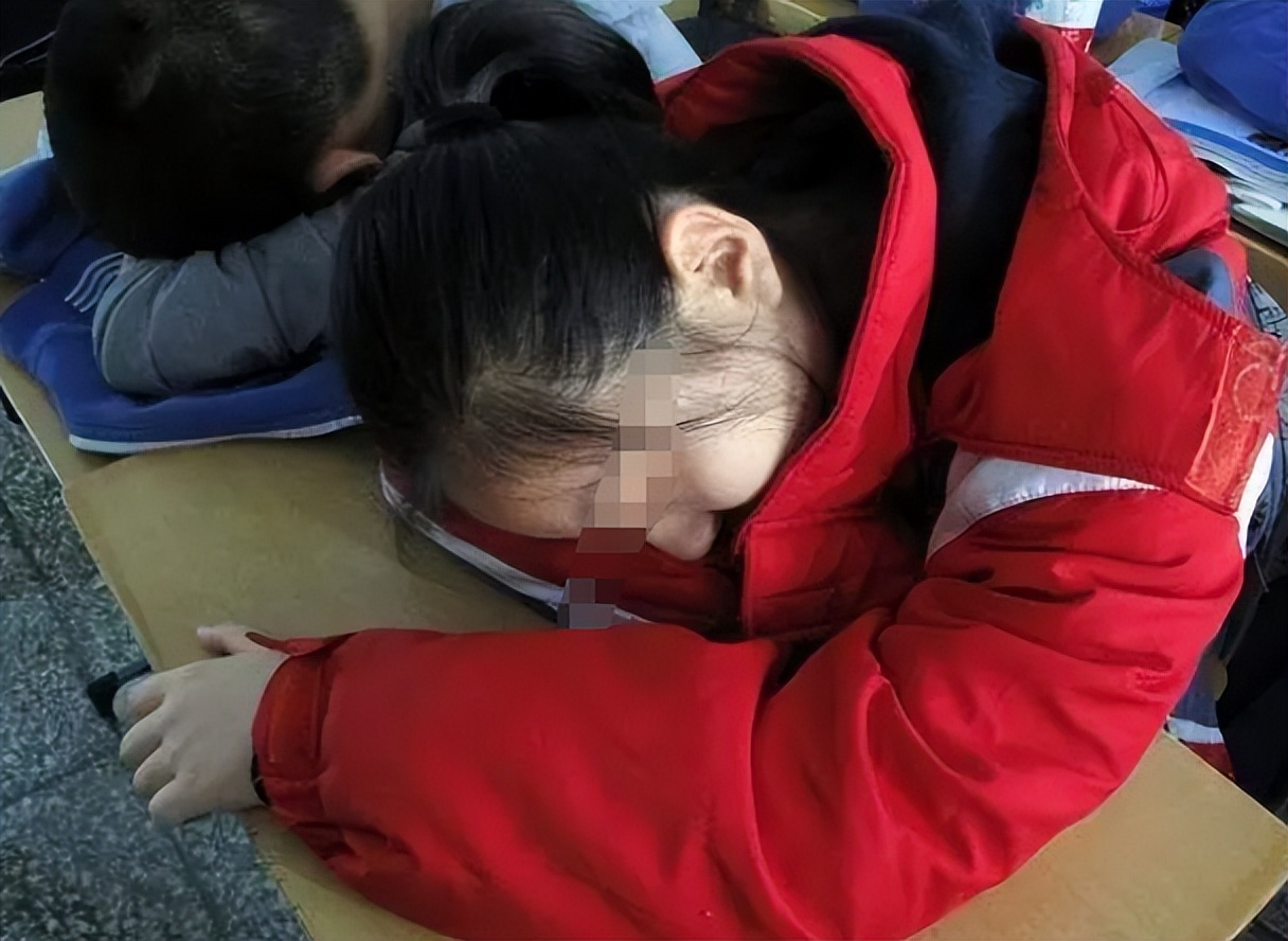 00后女孩“出*身卖**体”赚快钱，一次9000，最终深陷旋涡