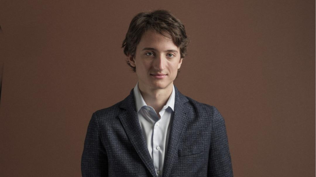 顶豪找贵族，LV家小公子的女友原来是伯爵之后…