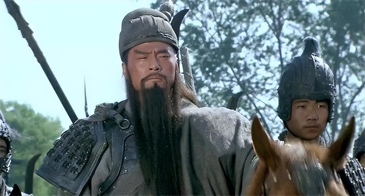 关帝庙前的一副对联，道尽关公一生的荣耀与悲壮，写了什么？