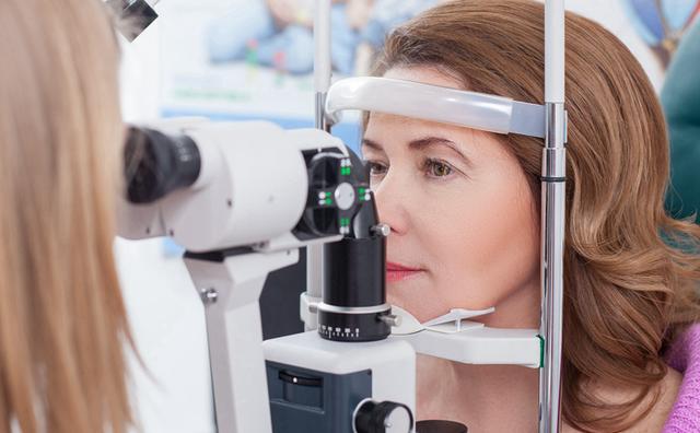 800度近视手术以后会有什么后遗症,近视手术有多大几率没有后遗症