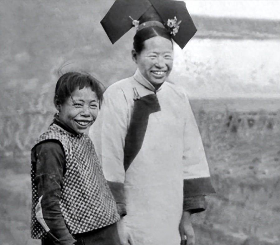 慈禧真人照片对比,清末老照片慈禧眼袋下垂