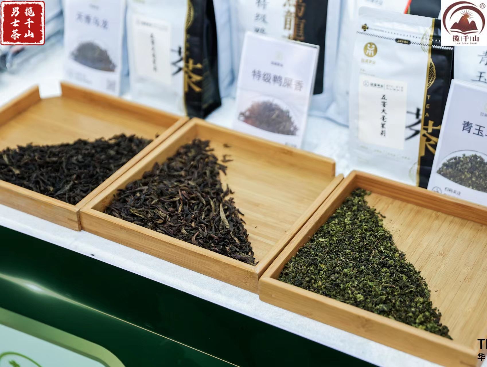 沏茶过程和品茶内容,茶艺师沏茶品茶