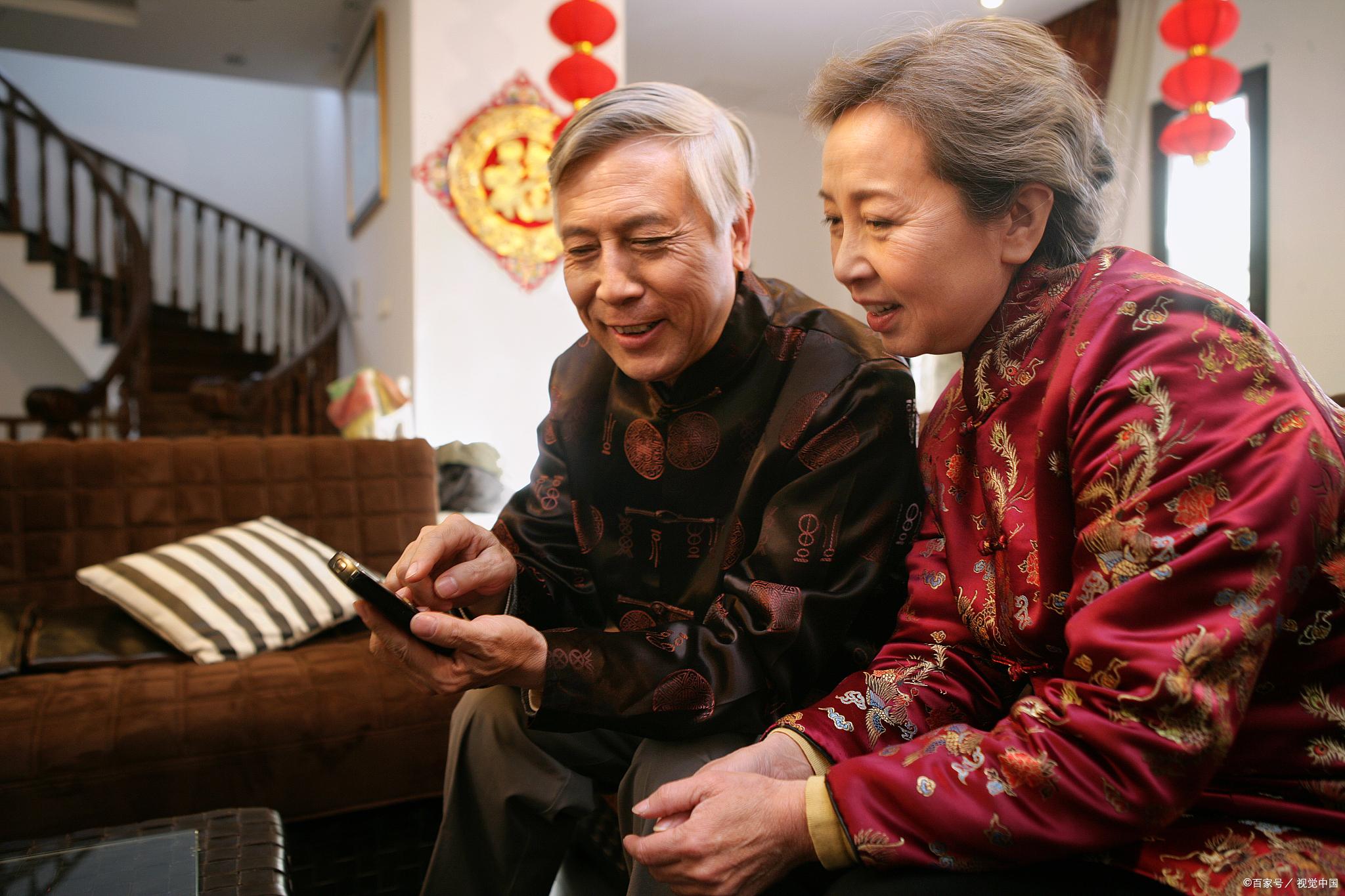 那年，我送一个受伤的大姐去医院，和她的小姑子发生了一段感情