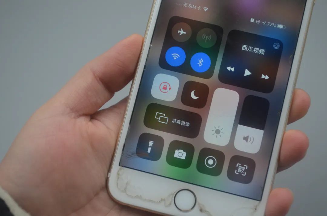 手机的手电筒功能在哪里,手机自带的手电筒会有摄像头吗