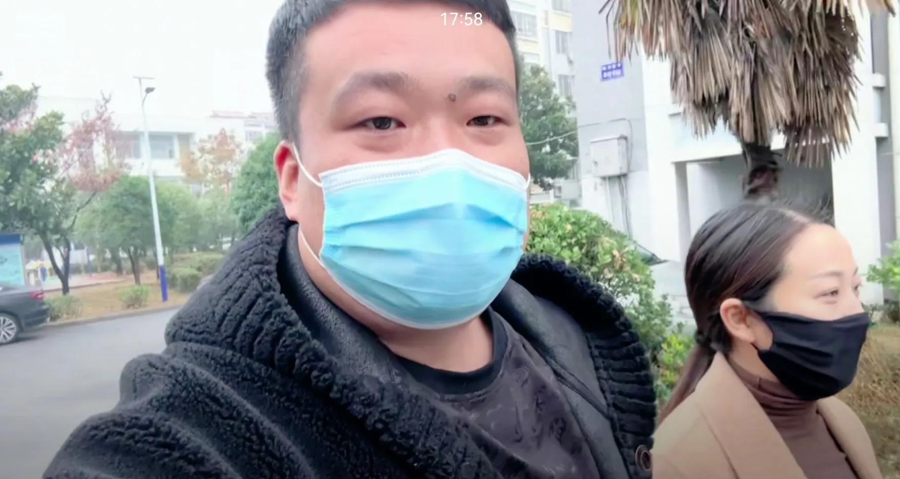 飞哥直播时回应武哥停更，小猴子不去上学的原因，非洲学校也内卷