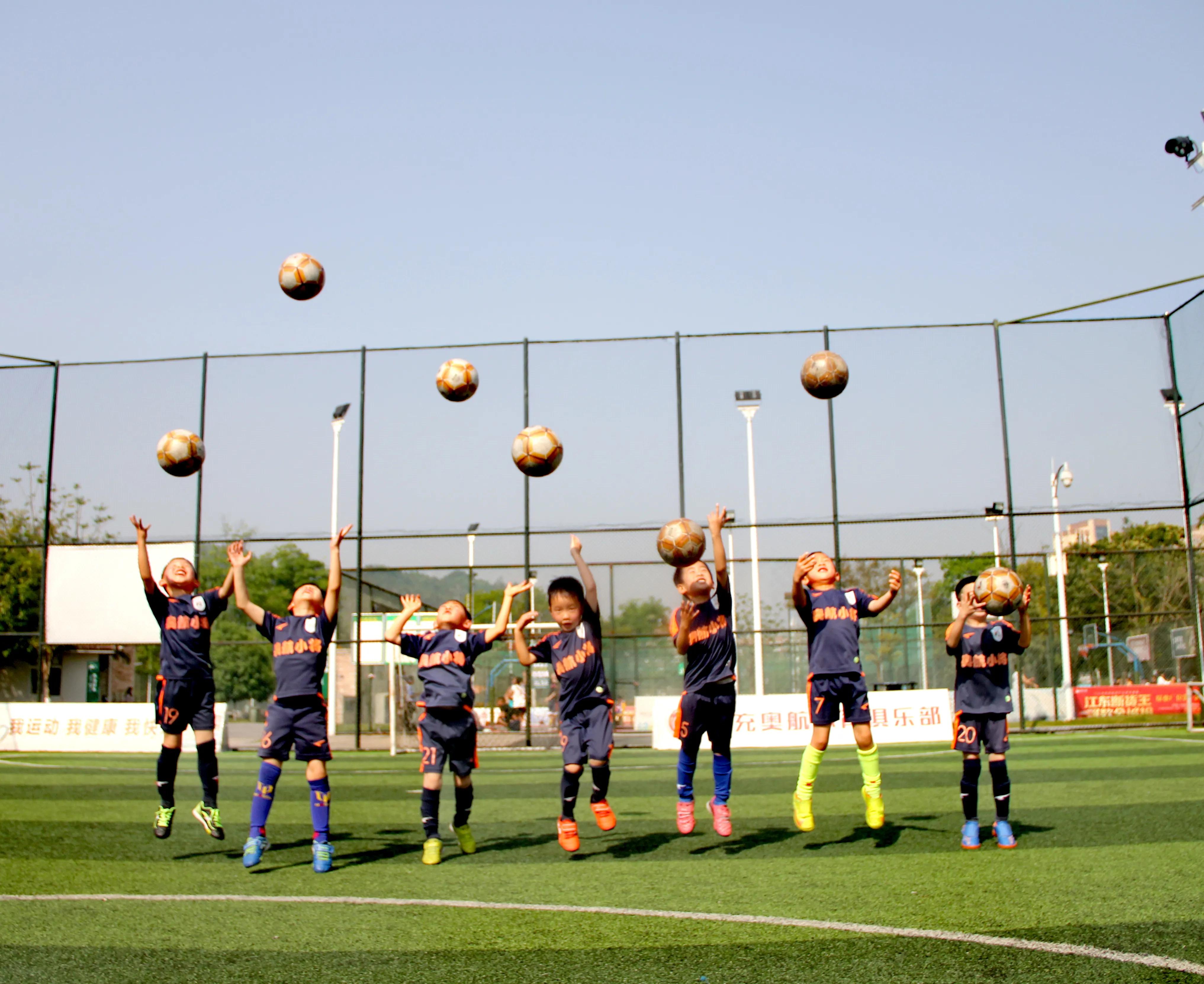 *光春**好春意浓南充奥航体育掀起春训高潮