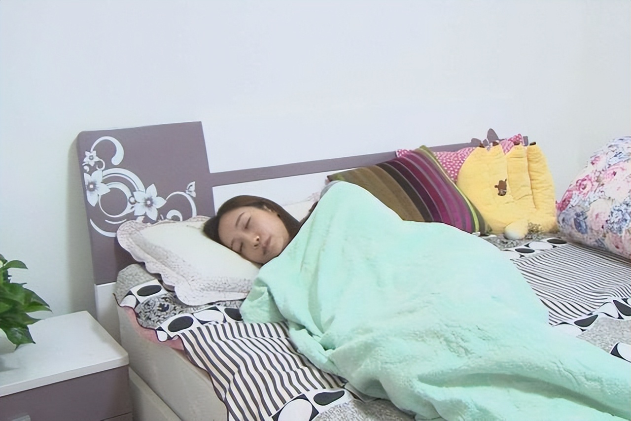 趴着能确定男宝女宝么,躺在孩子怀里测孩子反应