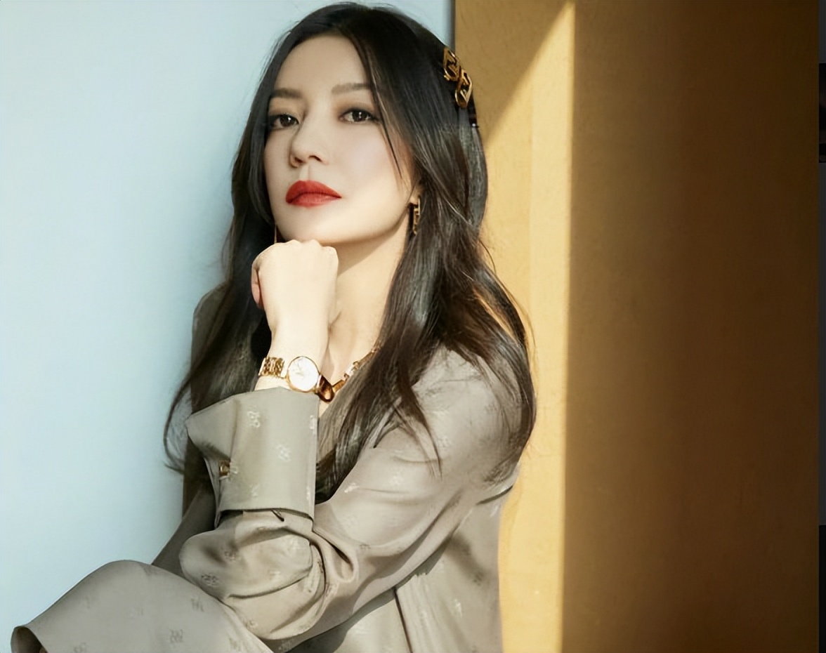 赵薇：顶风作案野心炸裂，罪行不仅仅亲日辱华，如今下场大快人心