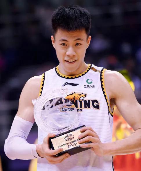 cba张兆旭扣篮,cba张兆旭照片