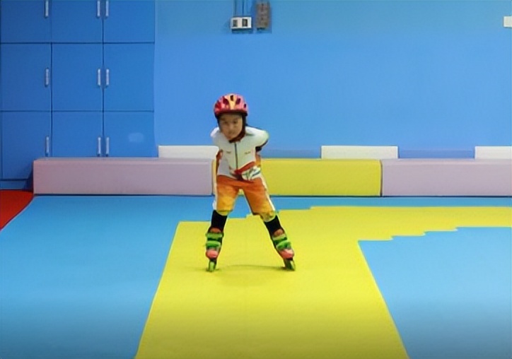 轮滑教程初学儿童版,轮滑怎么刹车