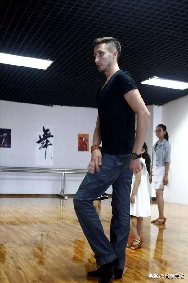 我，乌克兰人，在中国工作，认识重庆老婆，生俩混血孩子跟妻子姓