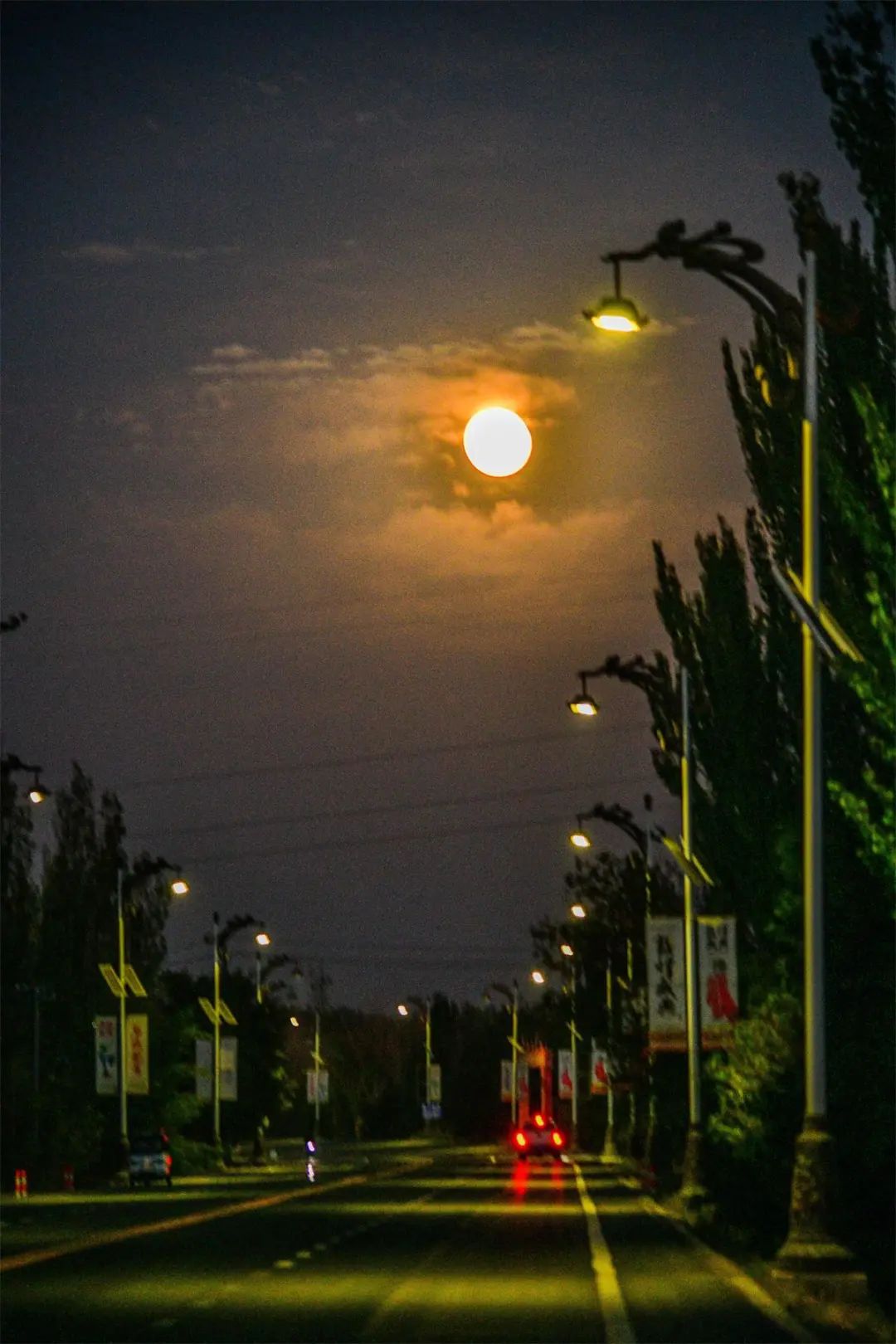 【美景敦煌】敦煌，一轮超级圆月悬挂夜空