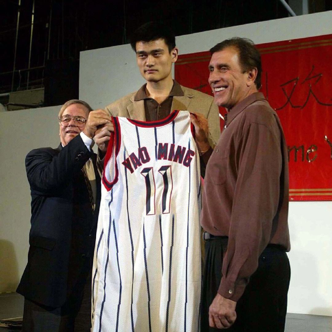 盘点cba历史十大中锋,cba总决赛姚明51分21篮板