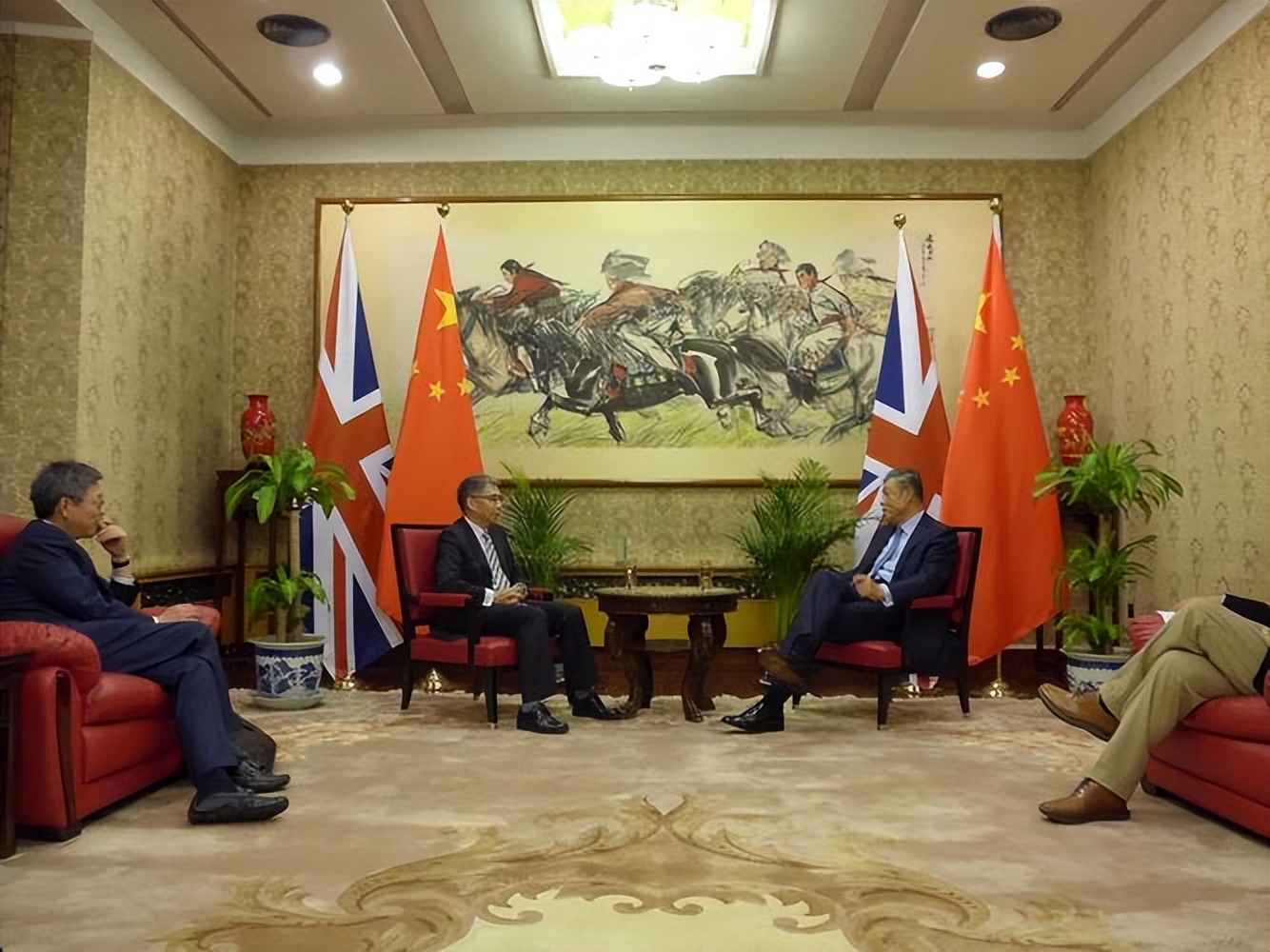 端碗吃饭放碗骂娘,端碗吃肉放筷骂娘