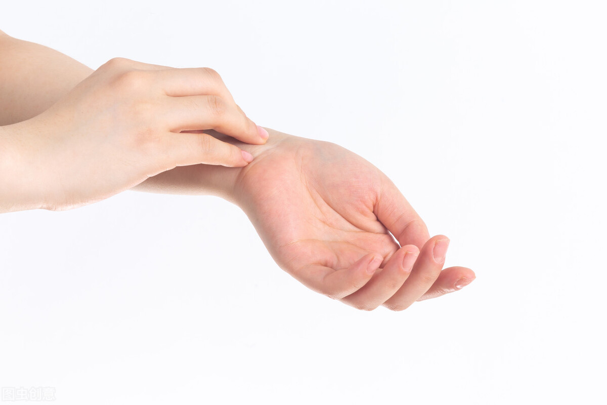 请你开方：她子宫内膜18mm,十余天经净，你开啥方子？