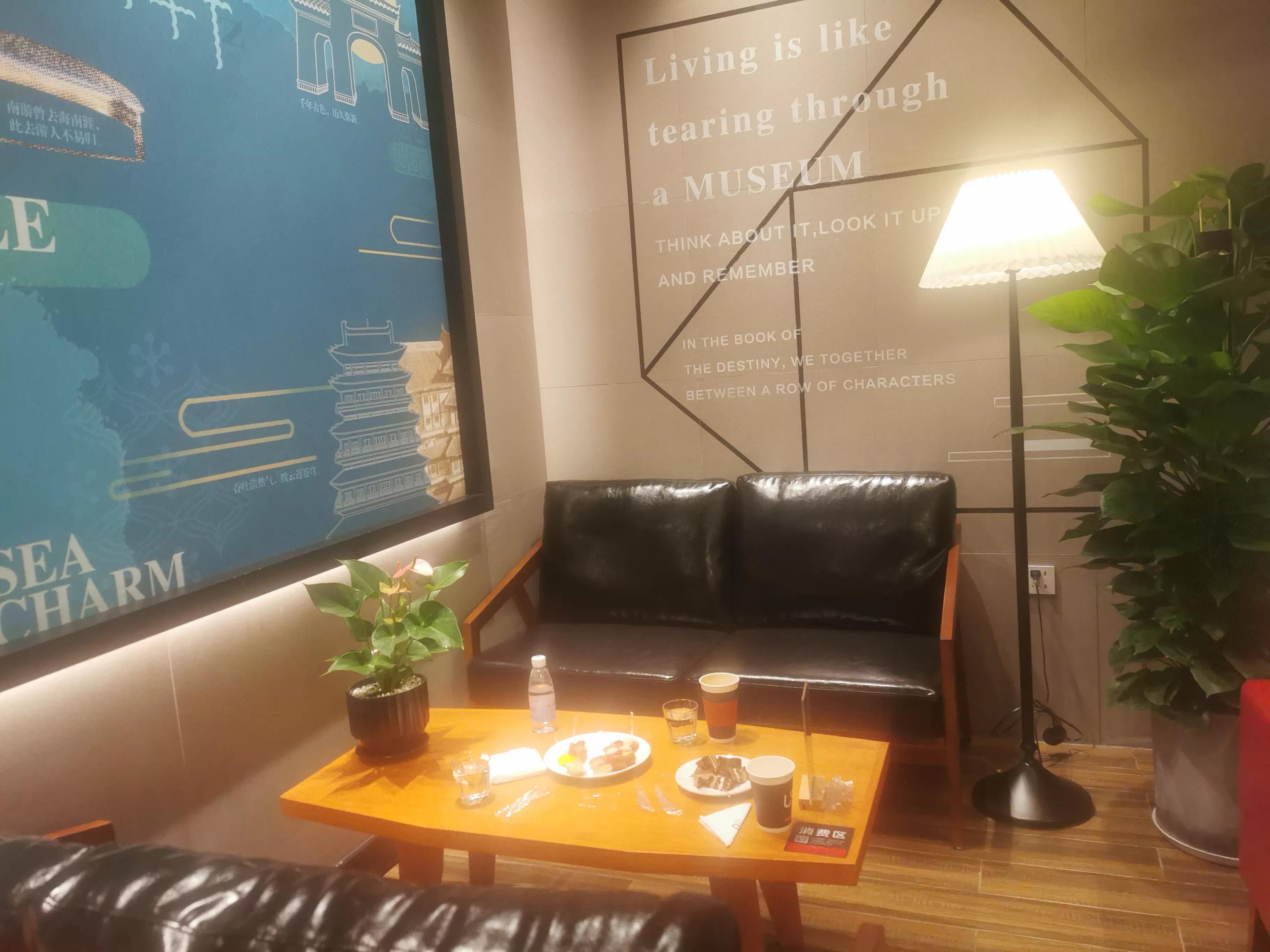 一座有灵魂的商城必须有一个美好的书店咖啡馆