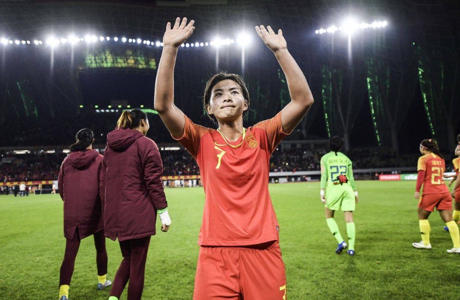 王霜踢球有多难,王霜几岁开始踢球