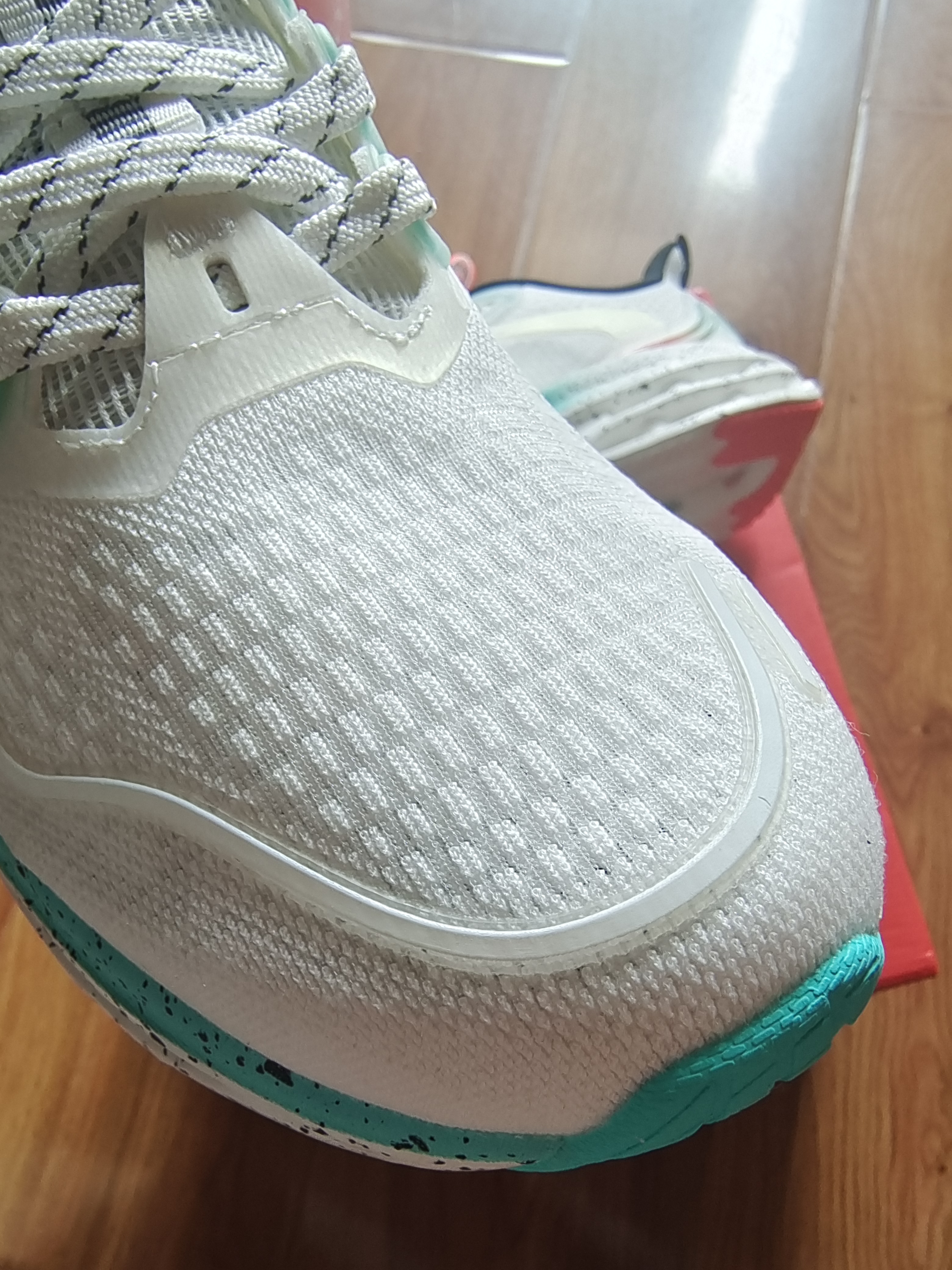 特步也崛起了！减震旋跑鞋来袭，9年结构缓震，成就夏日通勤佳品