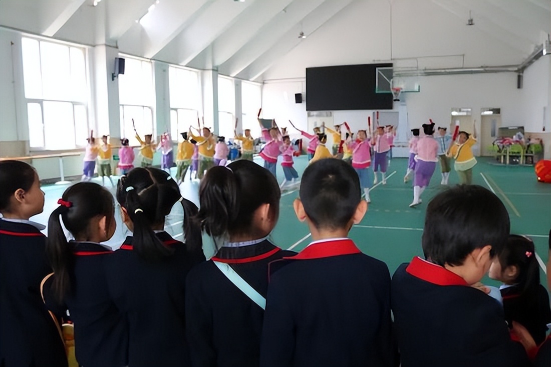 幼小衔接幼儿园大手拉小手,大手拉小手一起开学