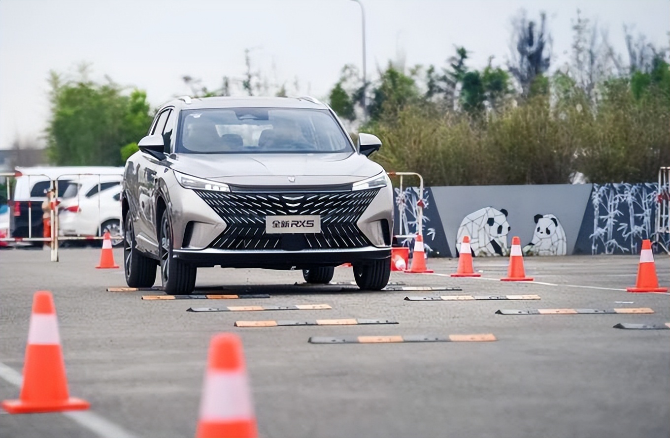 荣威rx5顶配沉浸式体验,荣威rx5豪华版试驾视频