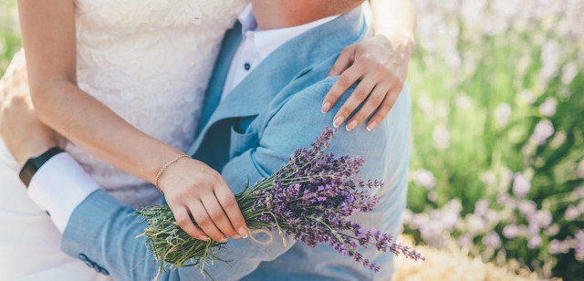 刚买的雪糕就吃了一口,邓超买雪糕第一口给孙俪