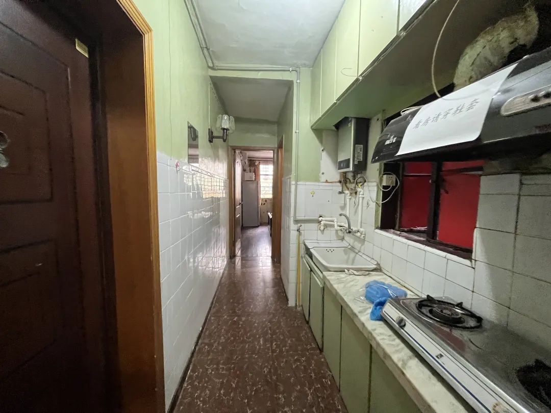 上海为什么有小房子卖的特别便宜,上海的老房子可以卖吗