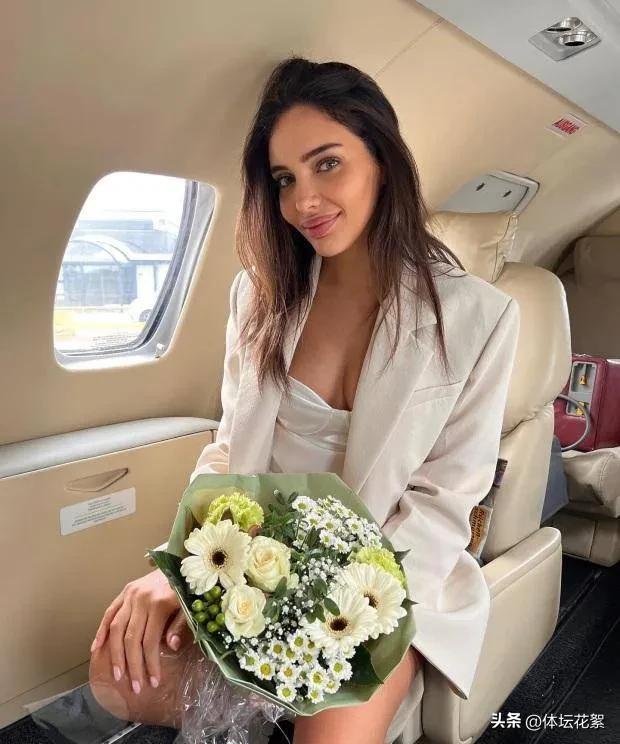 曼城大将京多安妻子蜜月照片,京多安老婆莎拉写真