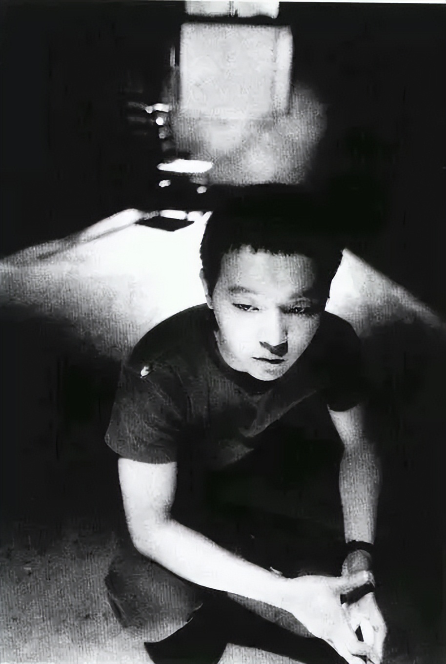 窦唯秃顶图片,窦唯从型男变邋遢大叔