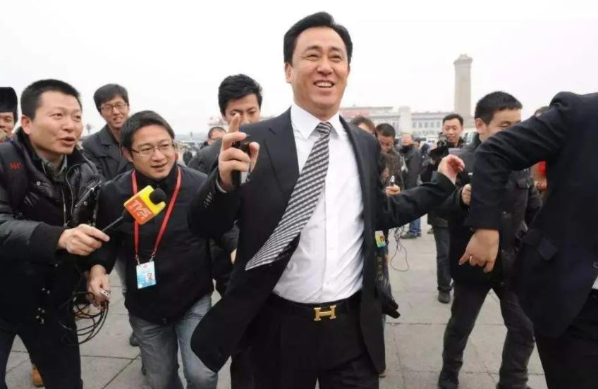 许家印莲花足球场视频,许家印花1600亿盖海景楼