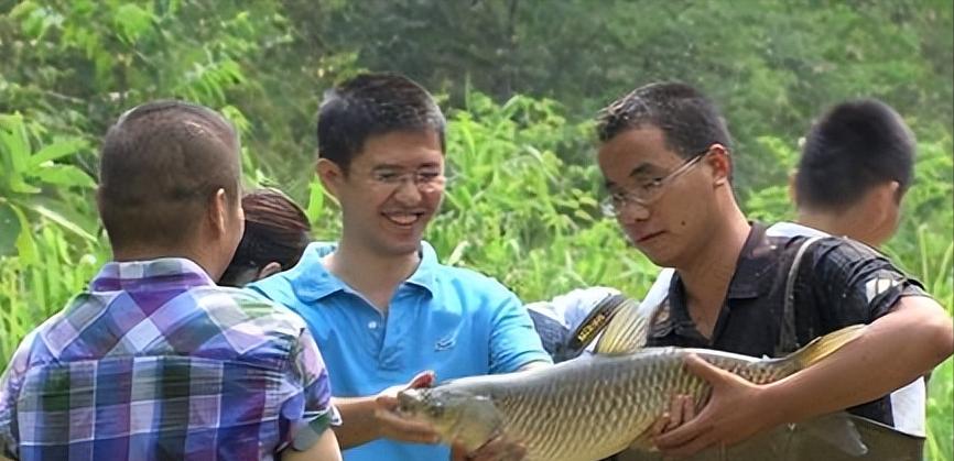 广西小伙养鱼败光家里500万,广西小伙养草鱼败光百万家产