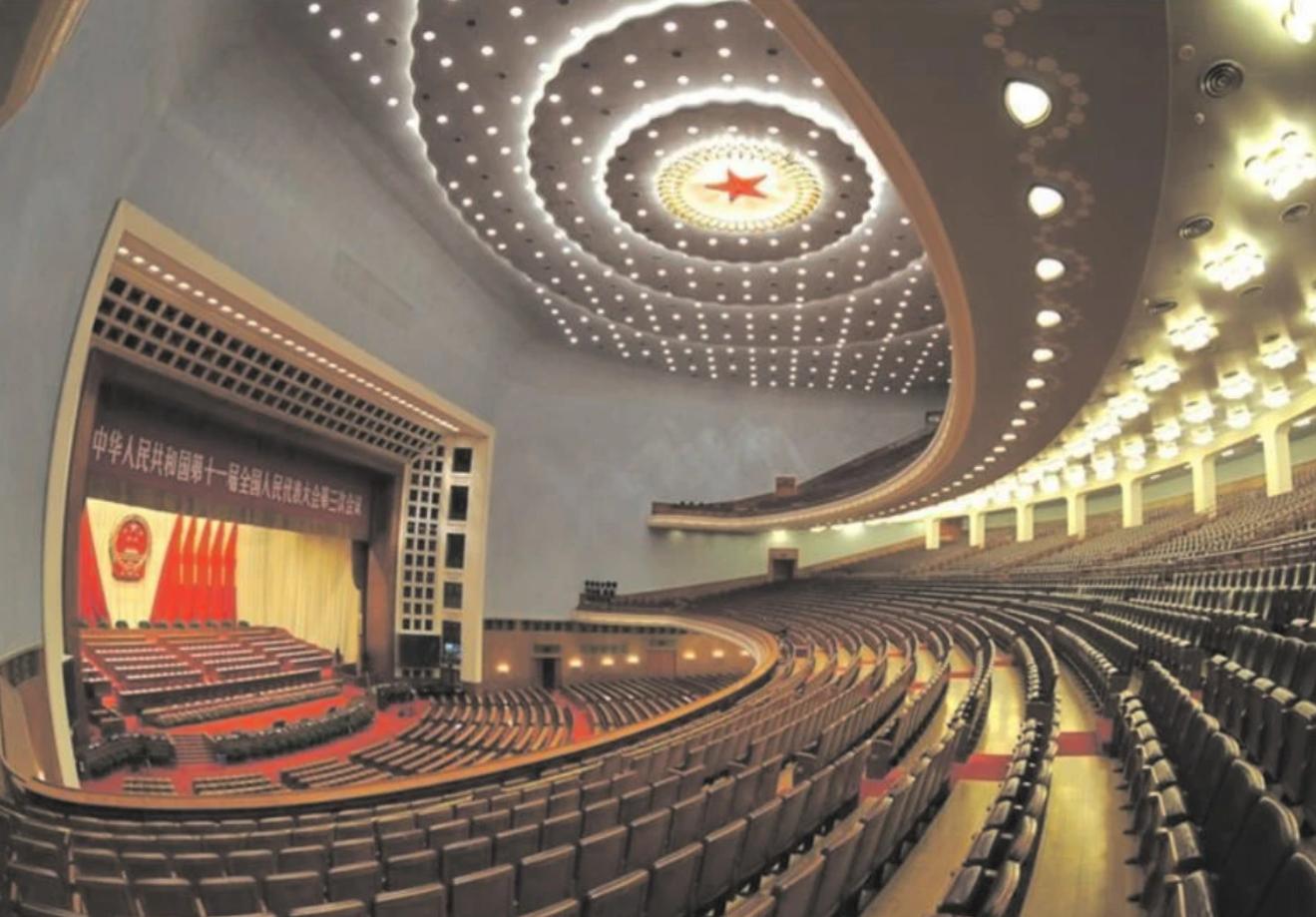 人民大会堂名字为何是后改的？它原先叫什么？毛主席亲自改名