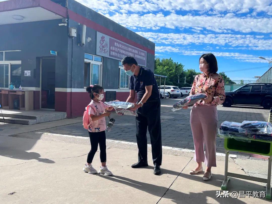 幼儿园入学第一天仪式感文案,新生报到第一天仪式感满格