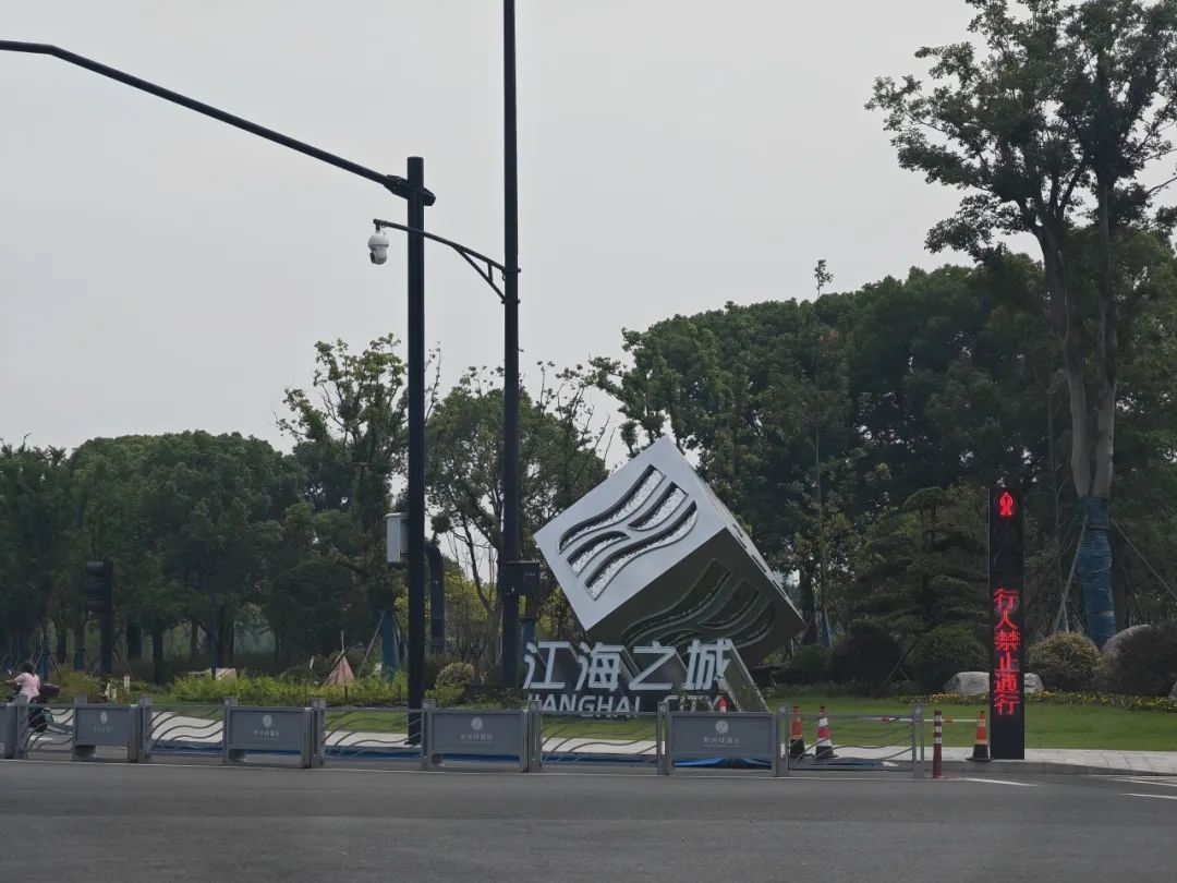 很多人抢一套房怎么办,一共200套房遭千人哄抢