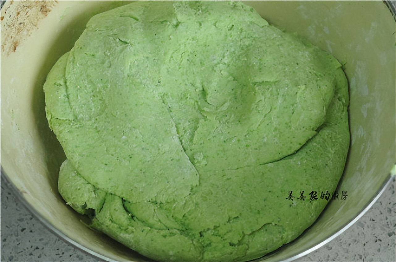 春天里的宝，也是女人保护草，拌一拌烙成饼，比韭菜肉饼香！