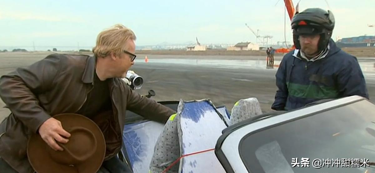 开敞篷车突然下雨怎么办,流言终结者雨天开敞篷车