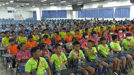 百年球场开赛两岸“足”梦少年齐聚厦门