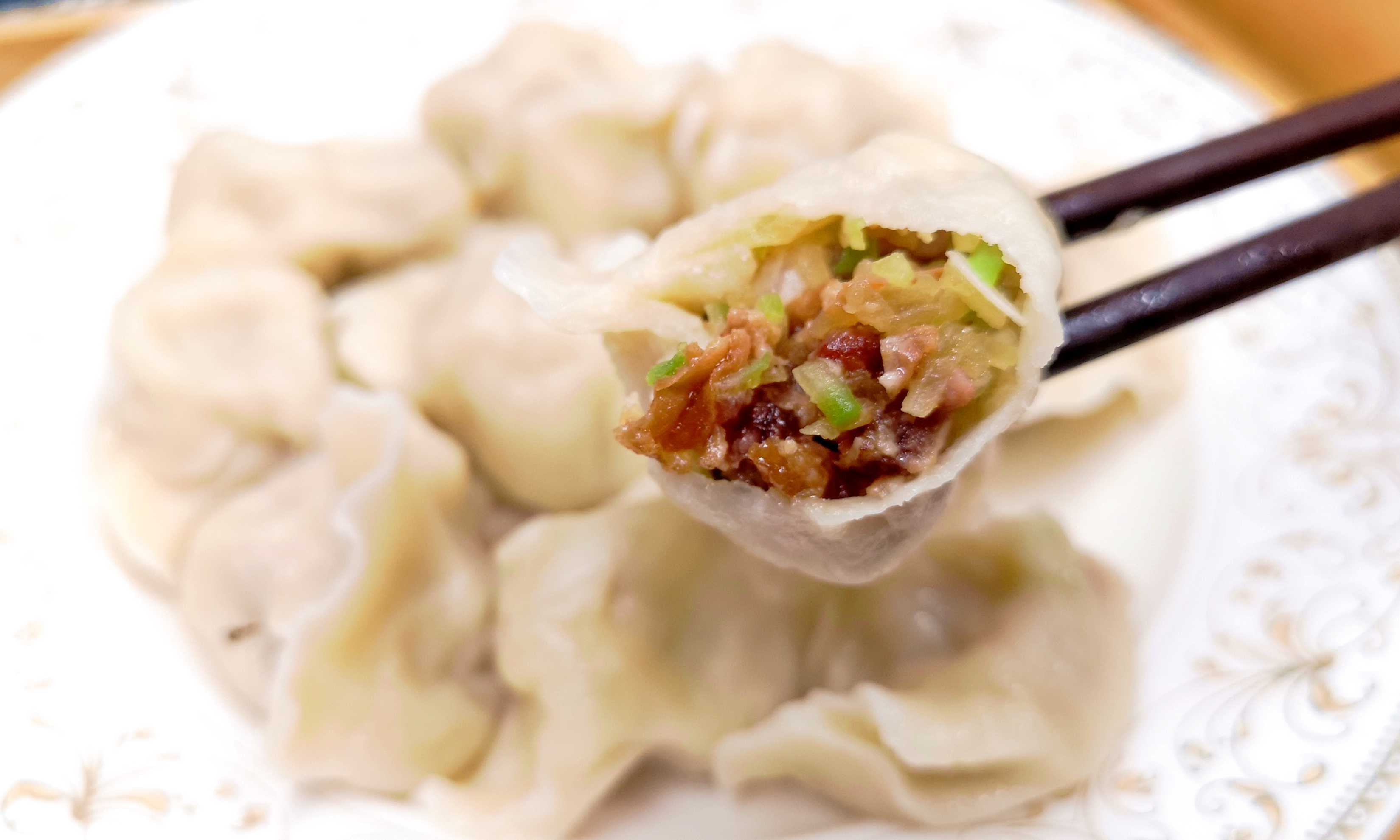 猪油油渣吃了有什么好处,猪油到底有益还是猪油渣有害