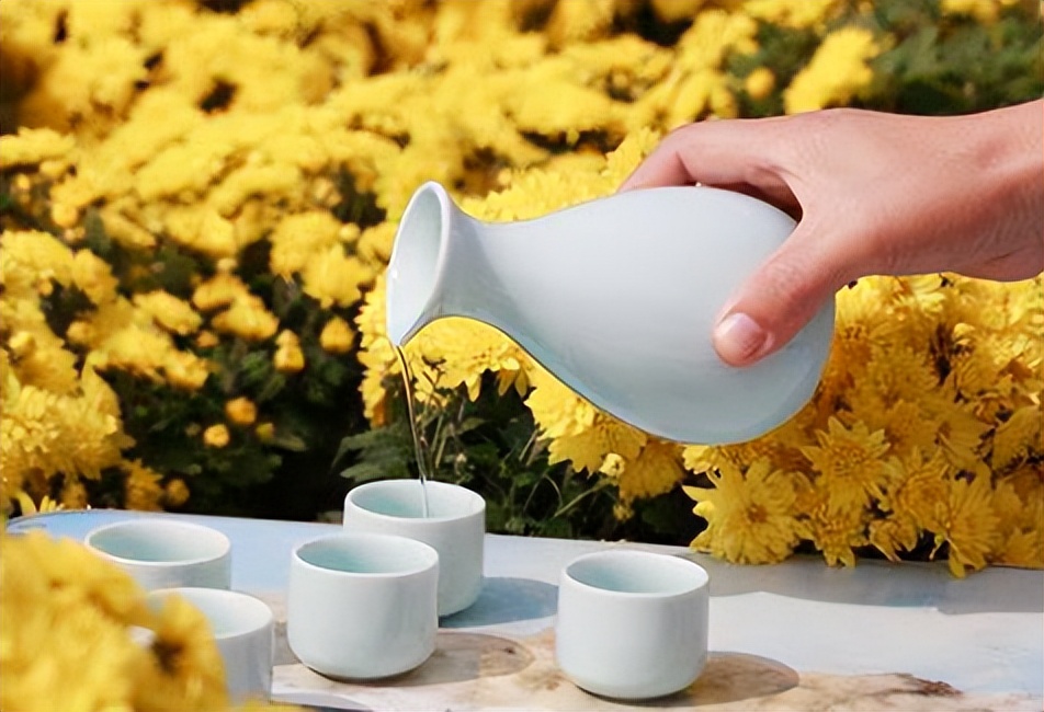 值得一读的经典诗词,陪伴一生的10首经典诗词