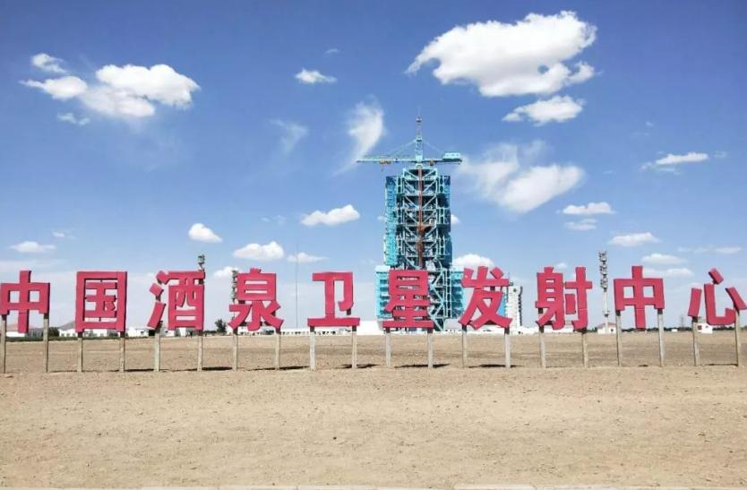 额济纳胡杨林沙漠王国,初夏的内蒙古额济纳大漠胡杨