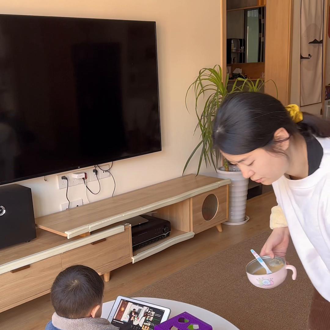 普通宝妈自媒体一年的收入,宝妈靠什么攒钱