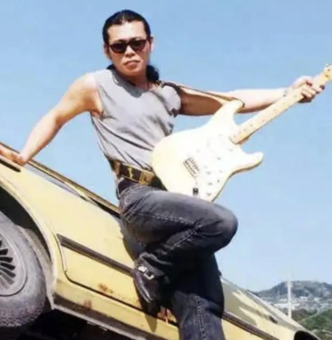 曾经红极一时的摇滚歌手,他是歌坛公认的实力歌手