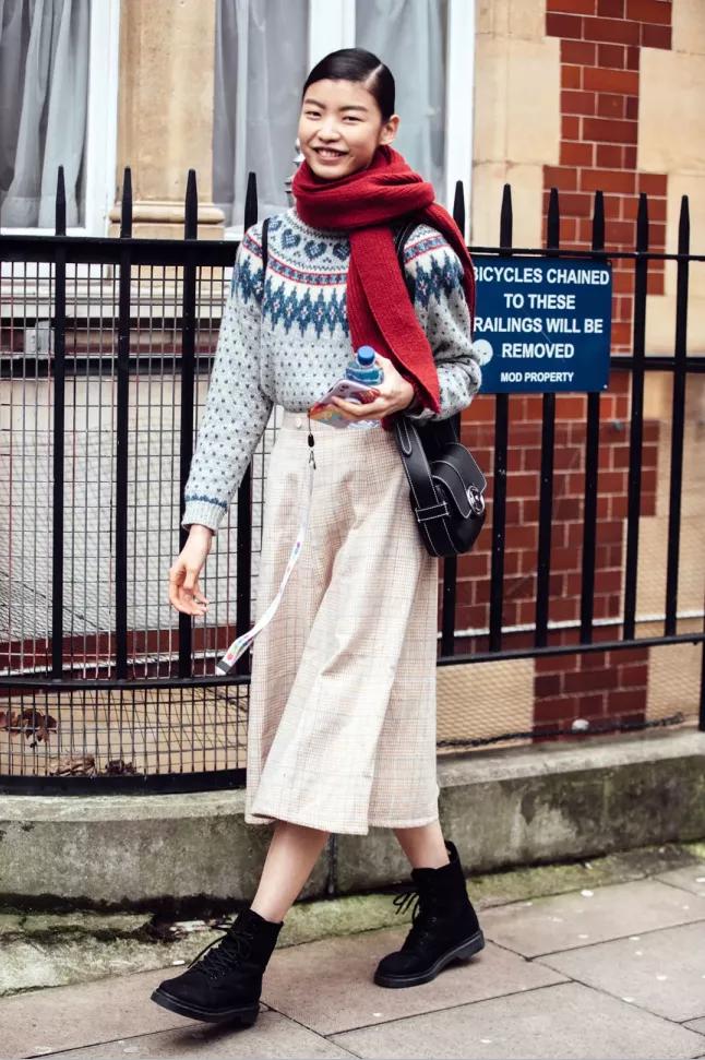 2018年最时髦的毛衣款式,2019年流行穿什么款式的毛衣