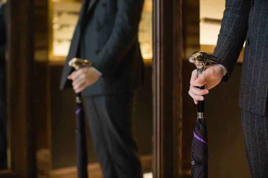 1万块钱可以买小雨伞吗,1万元以下雨伞