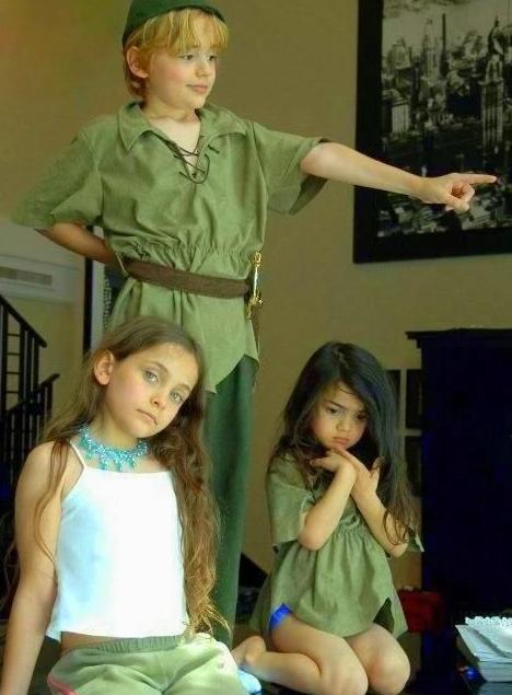 迈克尔杰克逊去世得了什么疾病,迈克杰克逊儿子遗传白化病