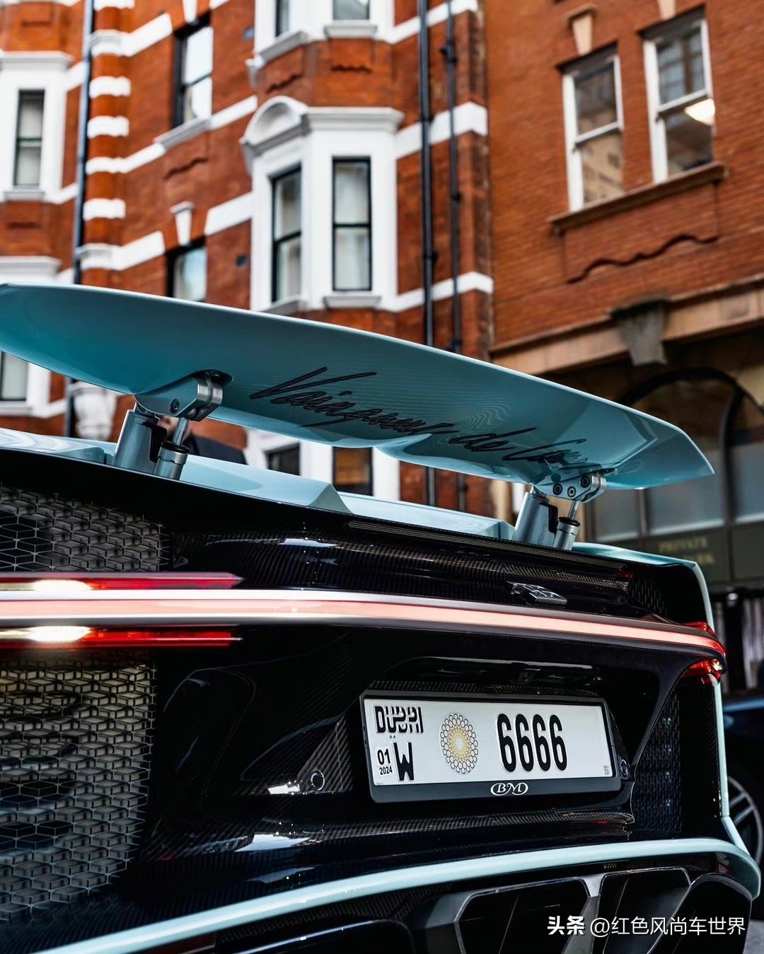 国外街拍精选系列|伦敦街头迪拜大佬座驾布加迪Chiron号比车贵