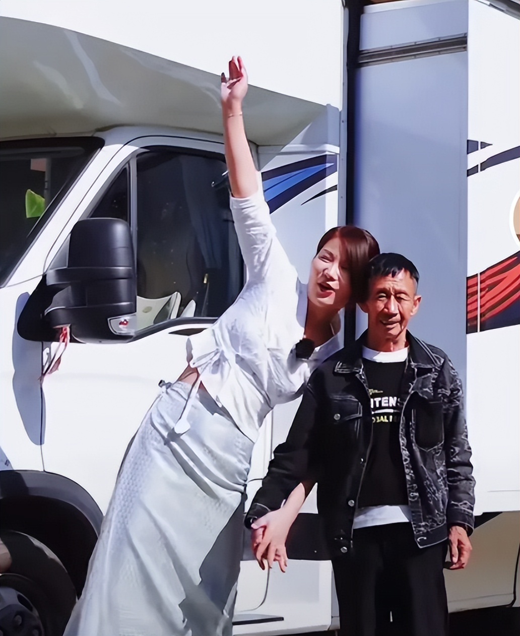 河南单身老汉捡个双性弃婴结局,河南70老汉捡女婴