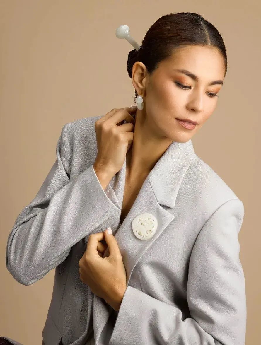 谭松韵关晓彤金鹰节,关晓彤谭松韵红毯走秀